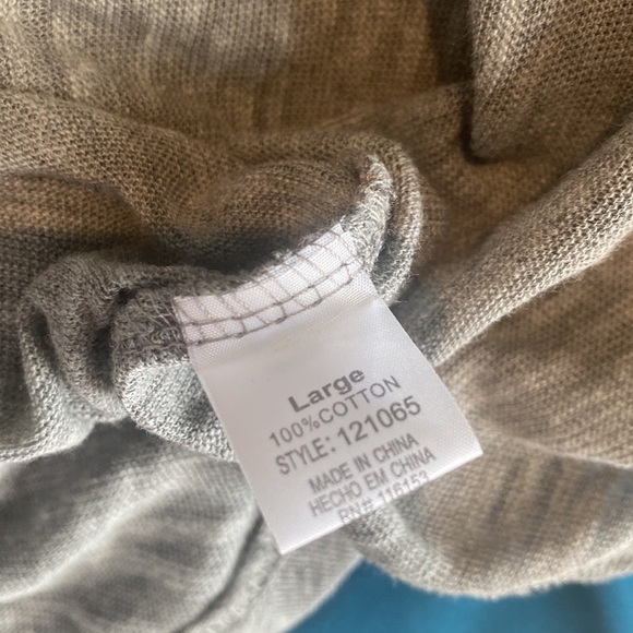 Poof size L Cold shoulder short sleeve heather gray top NWOT - Picture 4 of 4